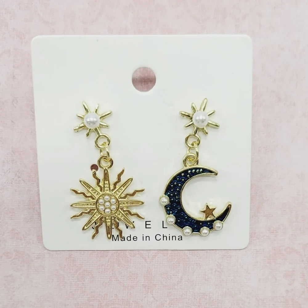 Sun and moon small drop earring in gold and‎ blue